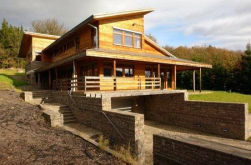 Проекты гаражей в частном доме. Как построить дом с гаражом на склоне или на ровной площадке с минимальным вмешательством в окружающую среду.