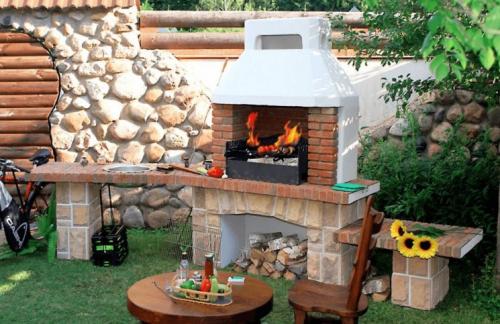 Кладка барбекю своими руками. Барбекю из кирпича своими руками пошаговая инструкция для домашнего умельца (фото + видео)