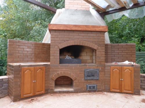 Кладка барбекю своими руками. Барбекю из кирпича своими руками пошаговая инструкция для домашнего умельца (фото + видео)