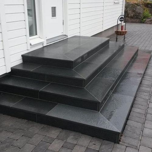 Металлическое крыльцо в частном доме. Как сделать крыльцо в частном доме своими руками: варианты и фото