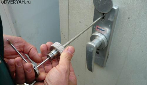Заедает кодовый замок. Виды и причины поломок замка и их устранение своими руками, вскрытие входной двери