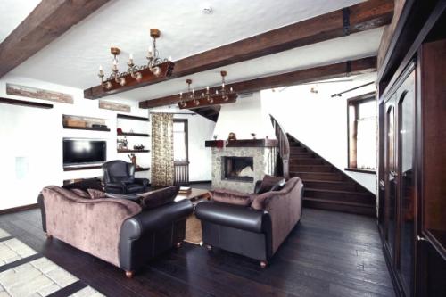 Пароизоляция стен деревянного дома снаружи. Первая ошибка — деревянные балки обернули пароизоляцией