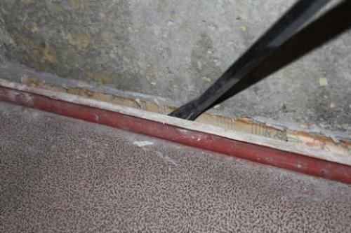 На что укладывают ковролин. Укладка ковролина технология 01 На что укладывают ковролин. Укладка ковролина технология 01