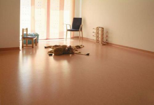 Настил линолеума. Выбор материала и подготовка инструментов