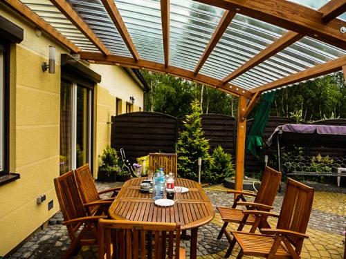 Как построить навес к дому из дерева своими руками. Стильно и практично – деревянные навесы к дому своими руками