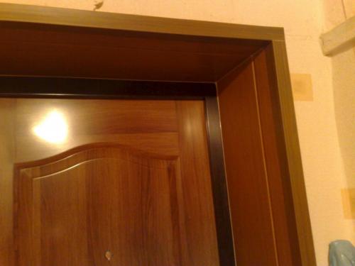 Шумоизоляция откосов входной двери. Какой материал для отделки лучше выбрать?