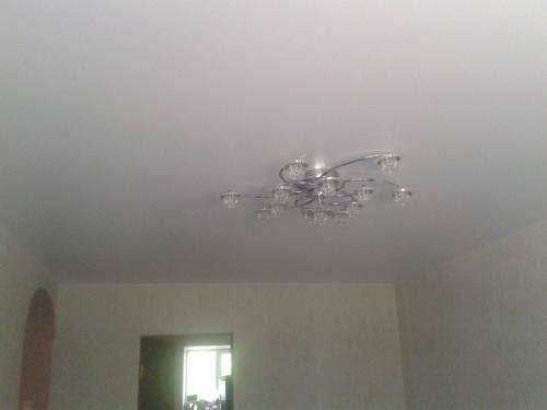 Чем отделать кривой потолок. Современные варианты отделки потолка