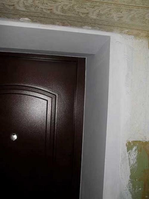 Шумоизоляция откосов входной двери. Какой материал для отделки лучше выбрать?