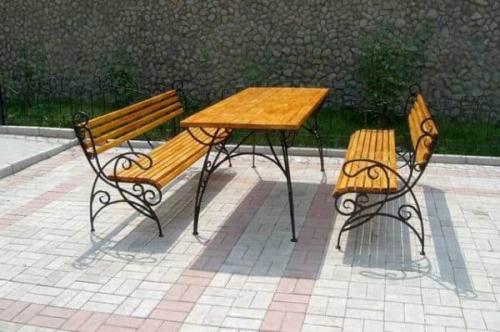 Скамейки из металла и дерева. Описание скамеек для дачи и виды конструкций