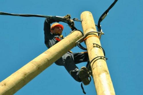 Как подключить электричество к частному дому от столба своими руками. Подвод электроэнергии по воздуху