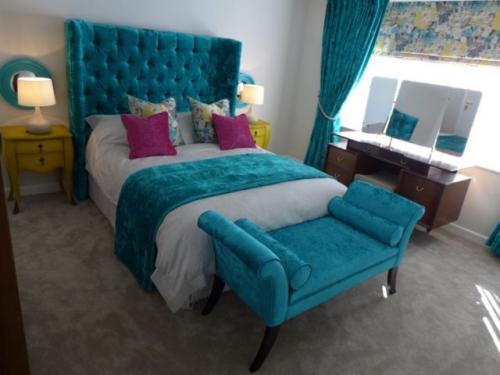 Как использовать освещение для подчеркивания голубых оттенков в интерьере спальни. Голубая спальня: советы по созданию неповторимого дизайна + фото лучших интерьеров