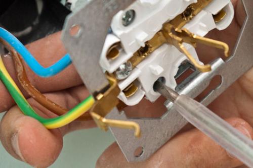 Можно ли вместо одинарной розетки поставить двойную. Как заменить электрическую розетку на двойную