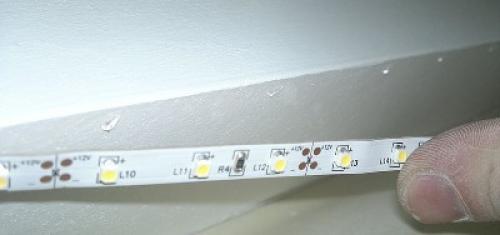 Отклеивается светодиодная лента. СЕКРЕТ НАДЕЖНОГО КРЕПЛЕНИЯ СВЕТОДИОДНОЙ ЛЕНТЫ