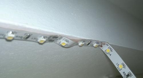 Отклеивается светодиодная лента. СЕКРЕТ НАДЕЖНОГО КРЕПЛЕНИЯ СВЕТОДИОДНОЙ ЛЕНТЫ