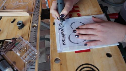 Поделки из светодиодной ленты. Светильник-ночник из светодиодной ленты и оргстекла