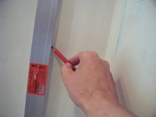 Как клеить обои своими руками правильно и красиво. Как клеить обои правильно: нюансы подготовки основы и подробное описание процесса работ 09