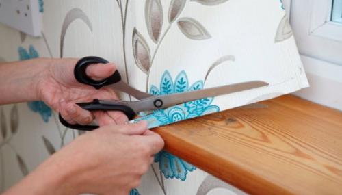 Как правильно клеить обои от окна или к окну. Откуда начинать клеить обои: от окна или к окну