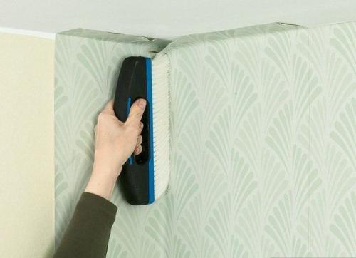 Откуда клеить обои от окна или от двери. Окно, угол или дверь: откуда все-таки начинать поклейку обоев