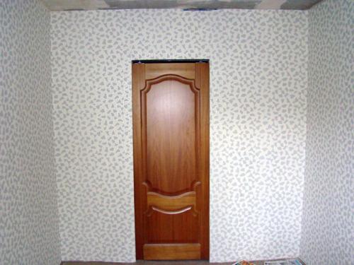 Откуда клеить обои от окна или от двери. Окно, угол или дверь: откуда все-таки начинать поклейку обоев