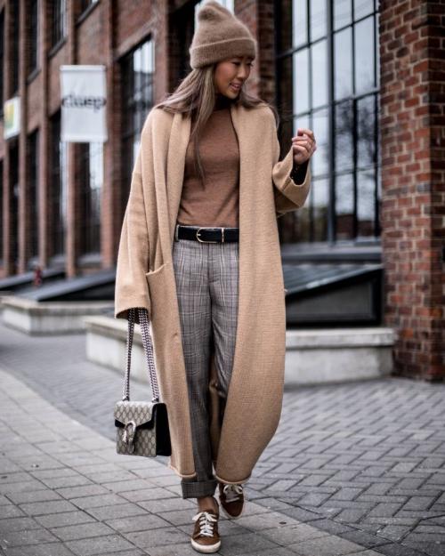 Какие яркие цвета лучше всего сочетаются с серым и бежевым. Сочетание бежевого и серого в одежде