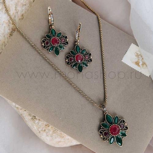 Какие аксессуары лучше всего дополняют бежевые вещи. Бежевое платье: какие украшения подойдут к нарядам нейтрального оттенка