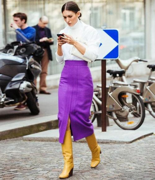 Можно ли добавить третий цвет в наряд с серым и бежевым, и если да то какой. Правила сочетания одежды в трех цветах