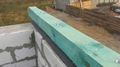 Какие особенности строительства крыши для дома из пеноблоков. Как крепить крышу к пеноблоку: варианты и узлы