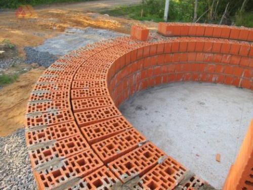 Как пеноблоки сравниваются с традиционным кирпичом. Кирпич или пеноблок —, что лучше: анализ и сравнение характеристик материалов