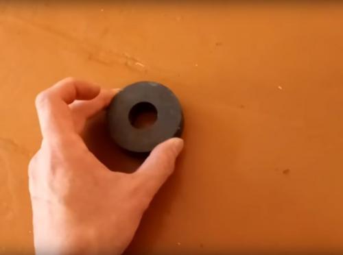 Как положить ламинат на деревянный пол своими руками. Выравнивание поверхности 11