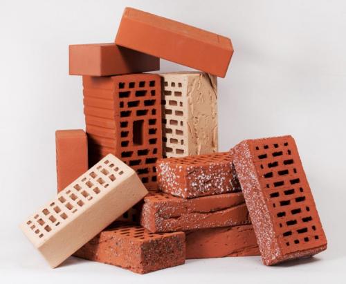 Как сравнить пеноблоки с другими строительными материалами, такими, как кирпич или газобетон. Особенности кирпича