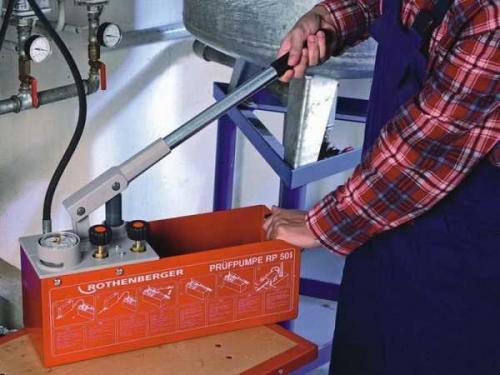 Как проверить герметичность системы теплого водяного пола перед запуском. Какое давление в трубе теплого пола и какие оптимальные значения?