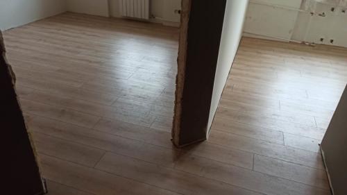 Как укладывать ламинат вдоль или поперек. Как класть ламинат — вдоль или поперек?