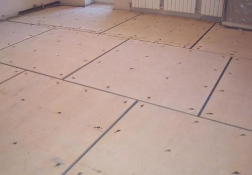 Как уложить ламинат на неровный пол. Почему нельзя укладывать ламинат на пол с неровностями?