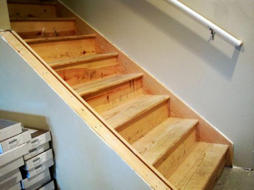 Компактная лестница в подвал. Как сделать лестницу в погреб своими руками: чертежи, варианты, фото