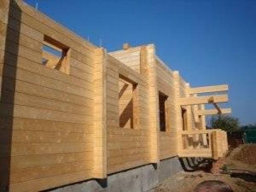 Что лучше клееный брус или оцилиндрованное бревно. Мифы и правда