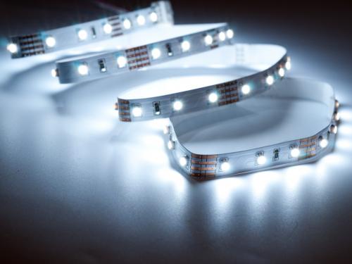 Можно ли устанавливать подсветку потолка самостоятельно или лучше вызвать профессионала. Зачем нужна подсветка