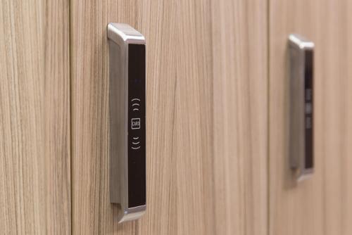 Стандартные размеры шкафчиков в раздевалку. Разновидности конструкций