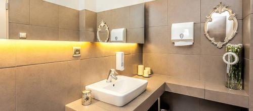 Светодиодная подсветка на потолке: пошаговая инструкция для начинающих 12 Светодиодная подсветка на потолке: пошаговая инструкция для начинающих 12