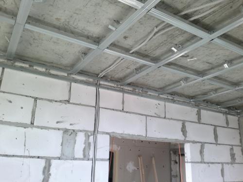 Простой подвесной потолок своими руками. Подвесной потолок своими руками