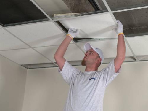 Пошаговая сборка потолка Армстронг. Непосредственно монтаж потолка