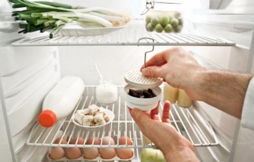 Проблема запахов в холодильнике и изменение вкуса продуктов. Народная война