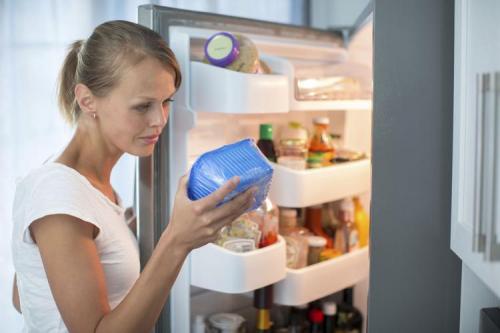 Проблема запахов в холодильнике и изменение вкуса продуктов. Народная война