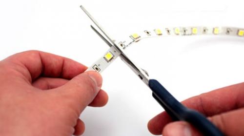 Можно ли обрезать светодиодную ленту до нужной длины. Можно ли резать светодиодную ленту и как это сделать?