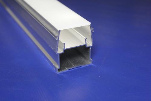 Какие способы крепления ленты на потолке считаются наиболее надежными. Профили – самая важная основа для создания потолков со световыми линиями