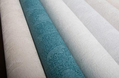 Как клеить флизелиновые обои на потолок. Можно ли клеить на потолок флизелиновые и виниловые обои