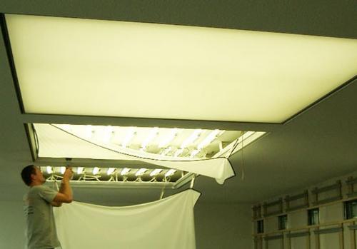 Какие материалы необходимы для изготовления натяжного потолка с подсветкой. Что собой представляет светящийся потолок?