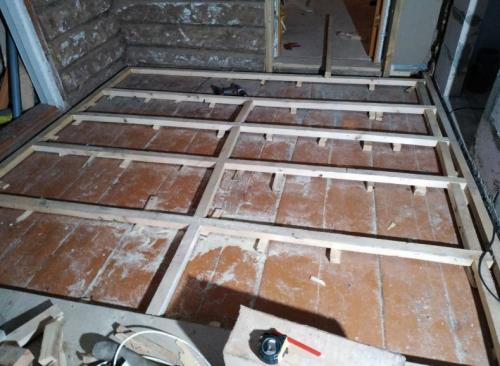 Дует с пола в частном доме. Утепление деревянного пола: лучшие схемы укладки и рекомендации по выбору материалов + обзор технологии теплоизоляционных работ