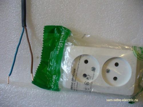 Как подключить розетку без заземления к трем проводам. Как установить наружную розетку без заземления?