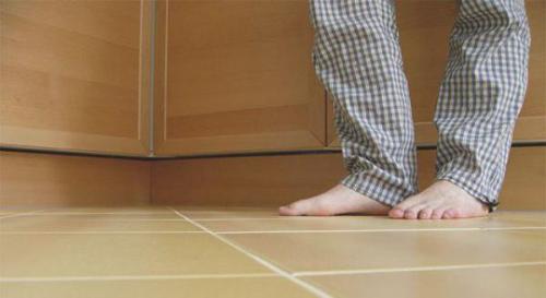 Холодный пол в квартире. Что делать если холодный пол, самые простые способы