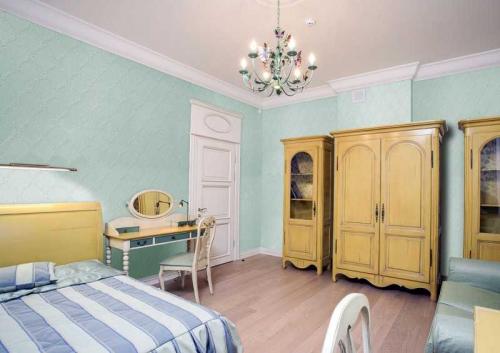 Обои на неровный потолок. Обои на потолок — выбор самых лучших вариантов дизайна и методика поклейки своими руками (112 фото)